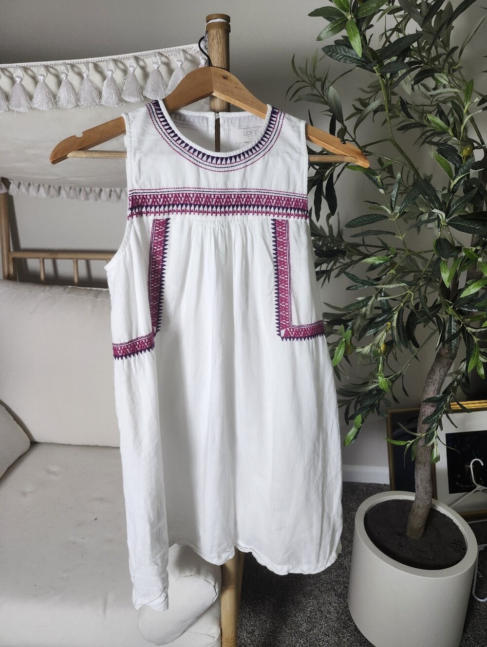 Like New LOFT Outlet XSP White Top with Purple/Magenta Embroidery Made In India